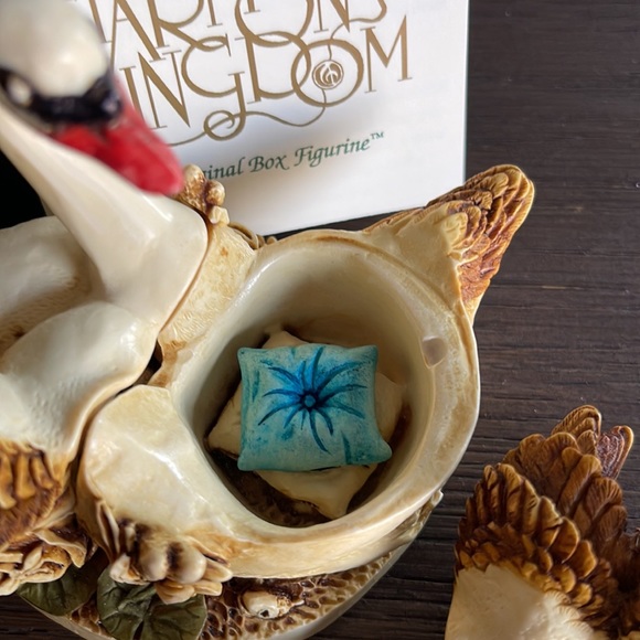 Harmony Kingdom Pillow Talk Pair of Swans - Picture 4 of 12